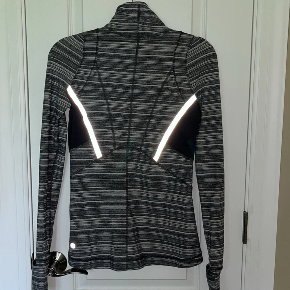 LULULEMON Athletica Half Zip-pullover Sweatshirt Reflective Stripes Size 6 Gray